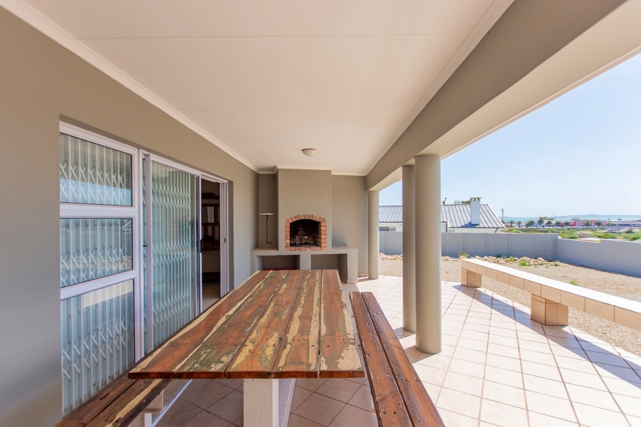 3 Bedroom Property for Sale in Middedorp Western Cape